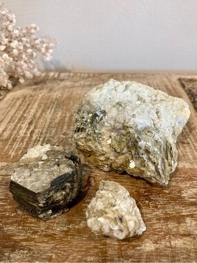 Lot of 3 Cream and Gold Tone Stones - Instant Rock Collection